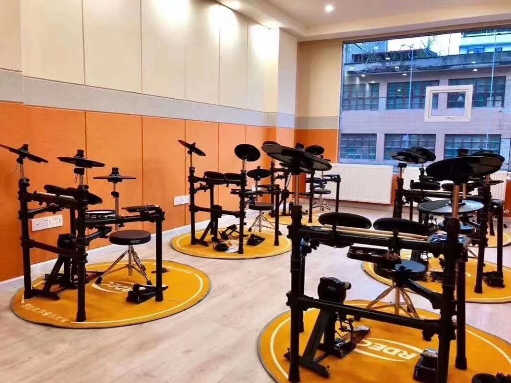 Polyester acoustic panels in music classroom